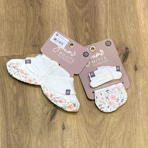 goumi mitts and boots